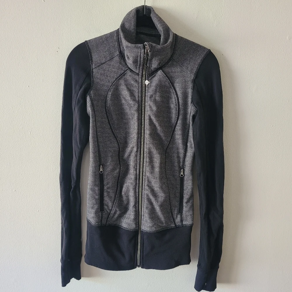 Lululemon Asana Full Zip Herringbone Black‎ and Gray Jacket Size 2